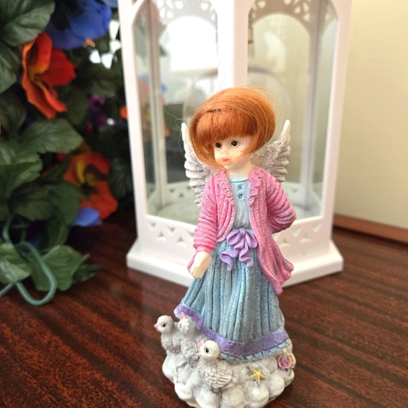 3 Sweet Miniture Angel Sculptures, 2 Blond, 1 Redhead, 5" High - Picture 2 of 8